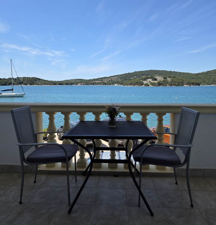 Apartment nr.2 by the sea in Tisno: