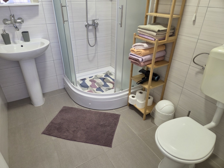 Apartment Nr.4 by the sea in Jezera, Island Murter: