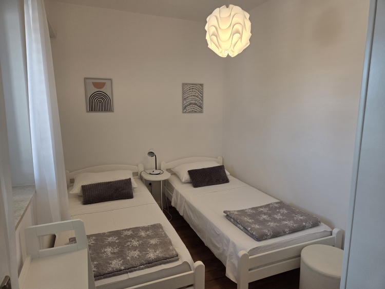 Apartment Nr.4 by the sea in Jezera, Island Murter: