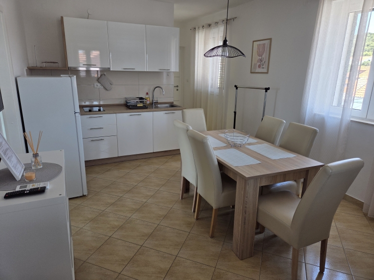 Apartment Nr.4 by the sea in Jezera, Island Murter: