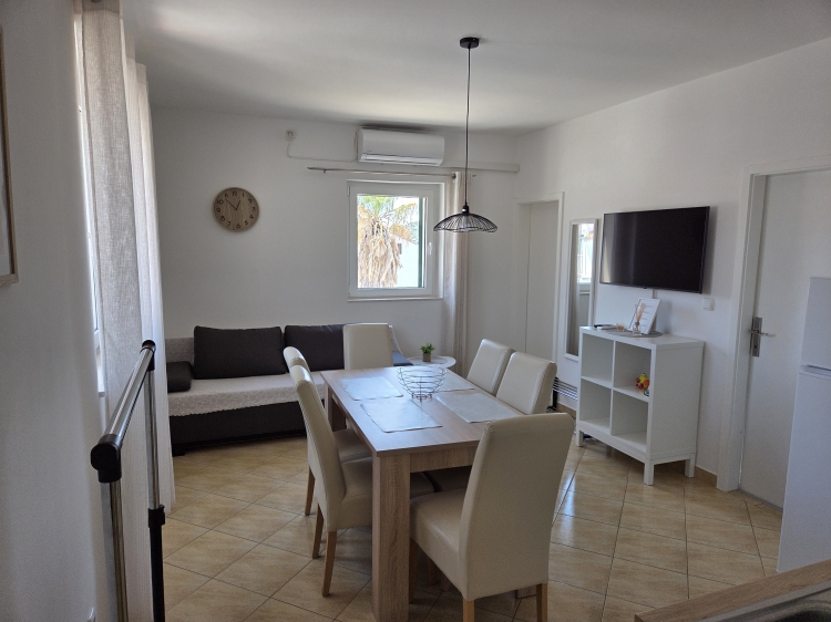 Apartment Nr.4 by the sea in Jezera, Island Murter: