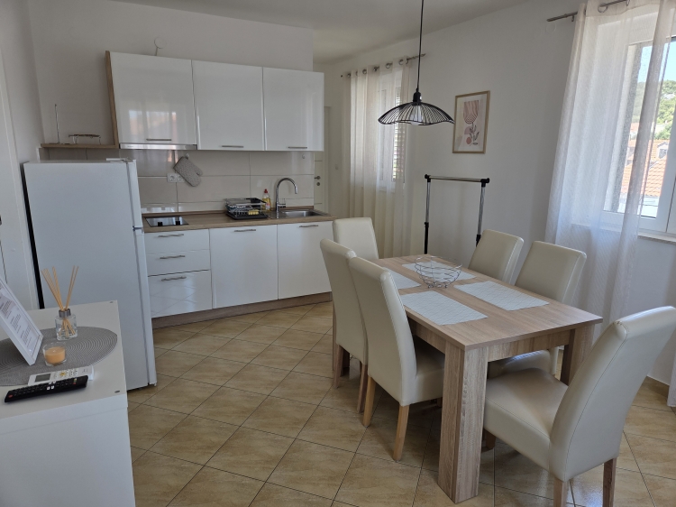 Apartment Nr.4 by the sea in Jezera, Island Murter: